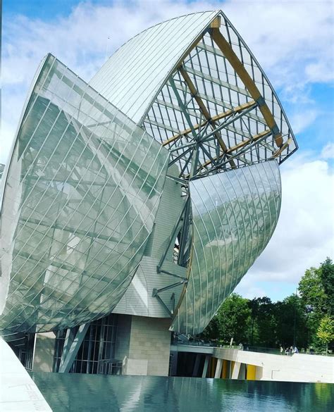 Louis Vuitton Foundation .